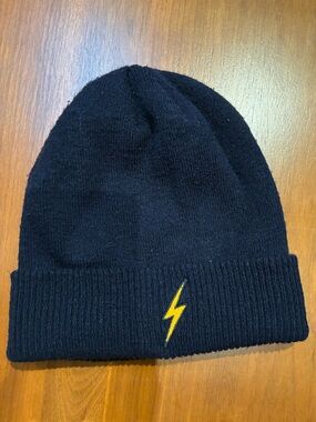 Aviator Nation Beanie 
Navy with lightening bolt
Adult one size